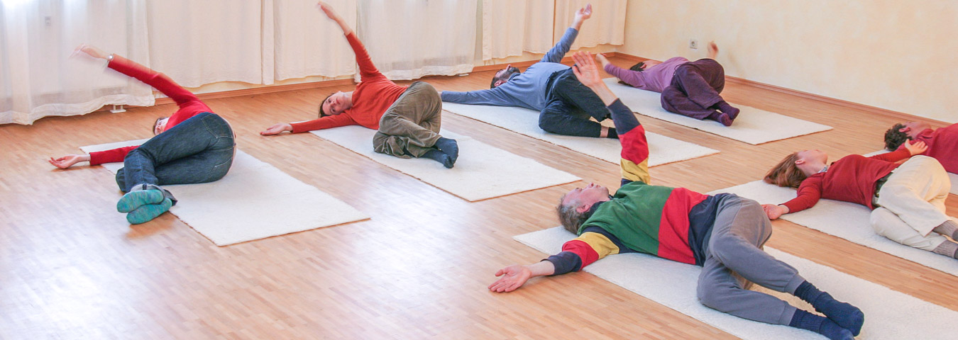 Feine, achtsame Bewegungsforschung in der Feldenkrais-Stunde